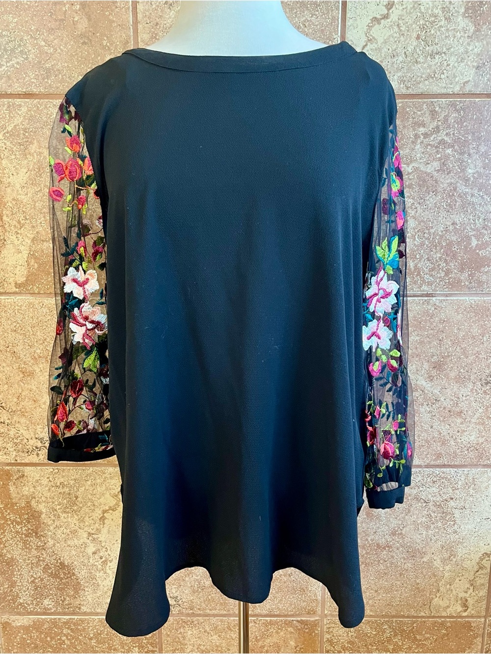 Umgee Embroidered Floral Black Mesh Kimono & Top Set M/L, XL - Picture 4 of 16
